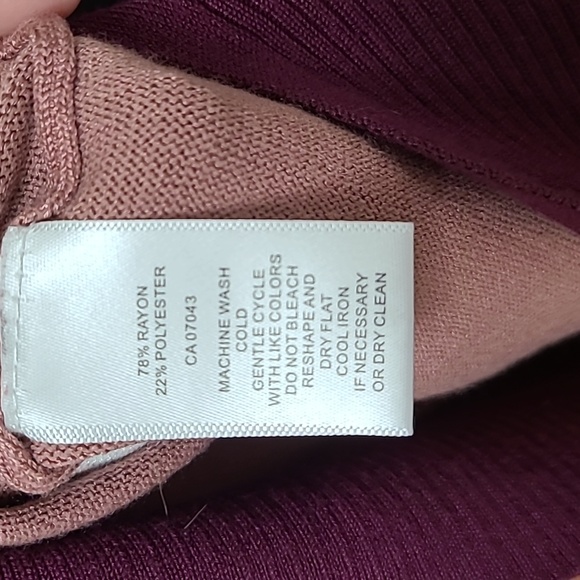 Cable and Gauge Women's sweater size large - Picture 4 of 4